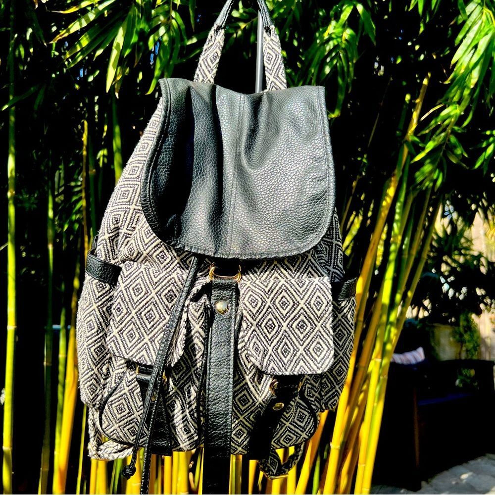 EXPRESSIONS leather trim backpack 🖤 great use condition 🖤